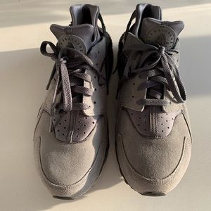Nike Men’s Huarache Air Size 10.5 grey